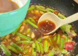 Illustration of how to make braised beans and noodles 9