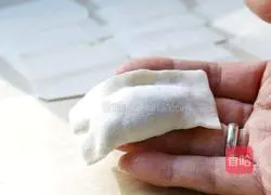 Illustration of how to make sea cucumber and shrimp wontons 12