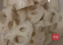 Illustration of how to make pork ribs and lotus root soup (rice cooker) 4