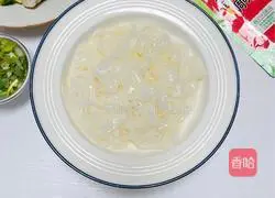 Illustration of how to make oyster hot pot in sour soup 8