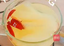 Illustration of how to make rock sugar and snow pear syrup 5