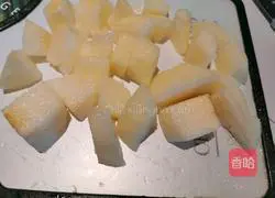 Illustration of how to make hawthorn and snow pear soup 5