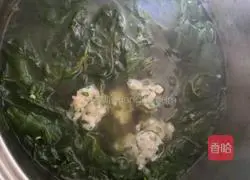 Illustration of how to make wolfberry leaf fish soup 8