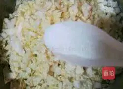 Illustration of how to make cabbage and pork buns 4