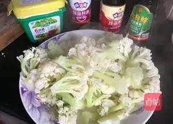 Illustration of how to make pork belly and cauliflower 1