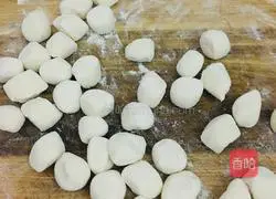 Illustration of how to make leek and egg dumplings 1