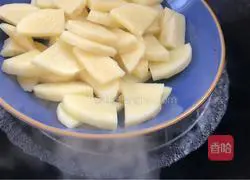 Illustration of how to make cheese potato pancakes 2