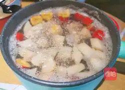 Illustration of how to make hawthorn and snow pear soup 8