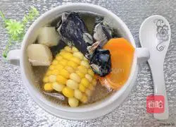 Illustration of how to make black chicken soup 5
