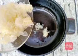 Illustration of how to make wolfberry and water chestnut corn syrup 2