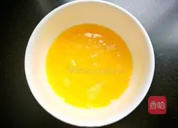 Illustration of how to make tomato sauce, luffa and mushroom soup 7