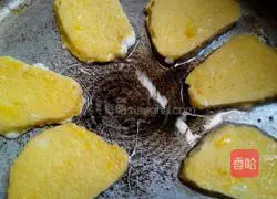 Illustration of how to make golden steamed bun slices 5