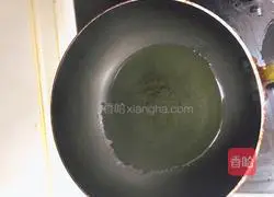 Recipe for spicy crucian carp soup Illustration 3