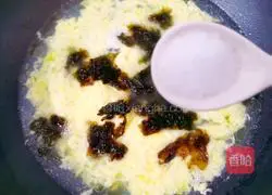 Illustration of how to make seaweed and egg drop soup 9