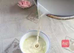 Illustration of how to make Shunde ginger into milk 7