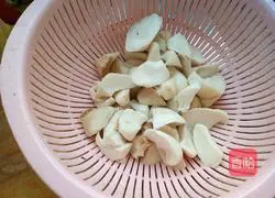 Illustration of how to make king oyster mushrooms in tomato sauce 2