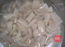 Illustration of how to make cold pork skin jelly 5