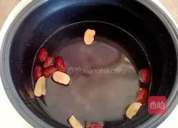 Illustration of how to make red bean and lotus seed soup 8