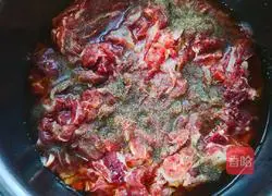 Illustration of how to make beef mushroom soup 2