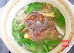 Illustration of how to make shrimp and loofah stew 8