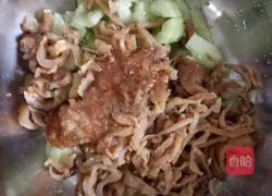 Illustration of how to make jellyfish mixed with cucumber 3