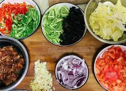 Xinjiang Oily Pork Noodles (Home-cooked Version) Recipe Illustration 2