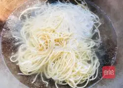 Illustration of how to make sour noodles in private house 8 