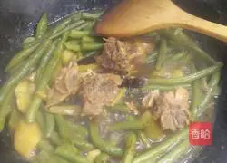 Illustration of how to make braised pork ribs, beans and noodles 13