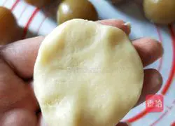 Illustration of how to make lotus paste and egg yolk mooncakes 10