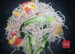 Illustration of how to make Jiangxi fried noodles (rice noodles) 4