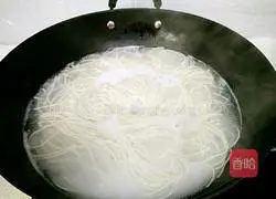 Illustration of Sichuan Style Chicken Shredded Cold Noodles 3