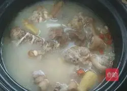 Illustration of how to make pig's feet and soybean soup 8