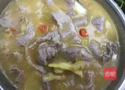 Illustration of how to make pork slices in sour soup 3