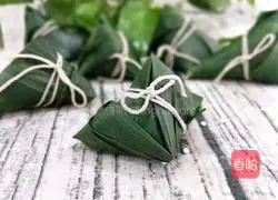 Illustration of how to make crystal rice dumplings 10