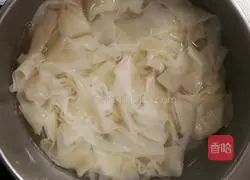 Illustration of how to make dumpling skin version of fried noodles 5