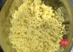 Illustration of how to make spicy fried noodles 3