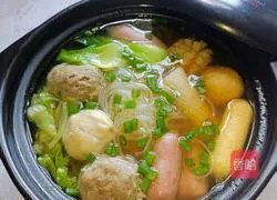 Illustration of how to make vermicelli meatball pot (tomato soup base) 10