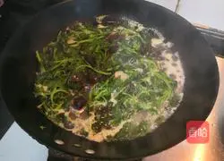 Illustration of how to make amaranth preserved eggs in soup 13