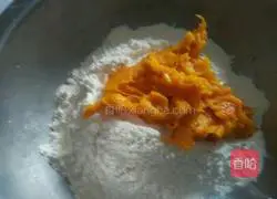 Pumpkin Illustration of how to make steamed buns 2