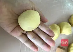 Illustration of how to make pumpkin steamed buns 8