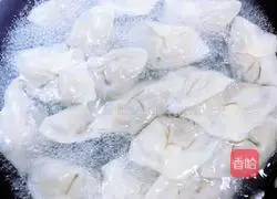 Illustration of how to make spicy and sour fresh meat wontons 16