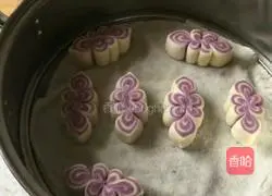 Illustration of how to make sweet flower rolls 12