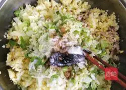 Illustration of how to make pork dumplings 4