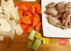 Illustration of how to make pork ribs, yam and carrot soup 2
