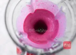 Illustration of how to make dragon fruit and banana smoothie 4