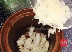 Illustration of how to make Tremella, Snow Pear and Lotus Seed Soup 9