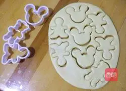 Illustration of how to make large dough cookies 9