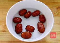 Longan, red dates and white fungus soup Illustration of how to do it 6