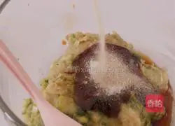 Illustration of how to make seaweed chicken dumplings 4 