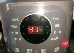 Illustration of how to make peanut, soybean and millet soy milk 4